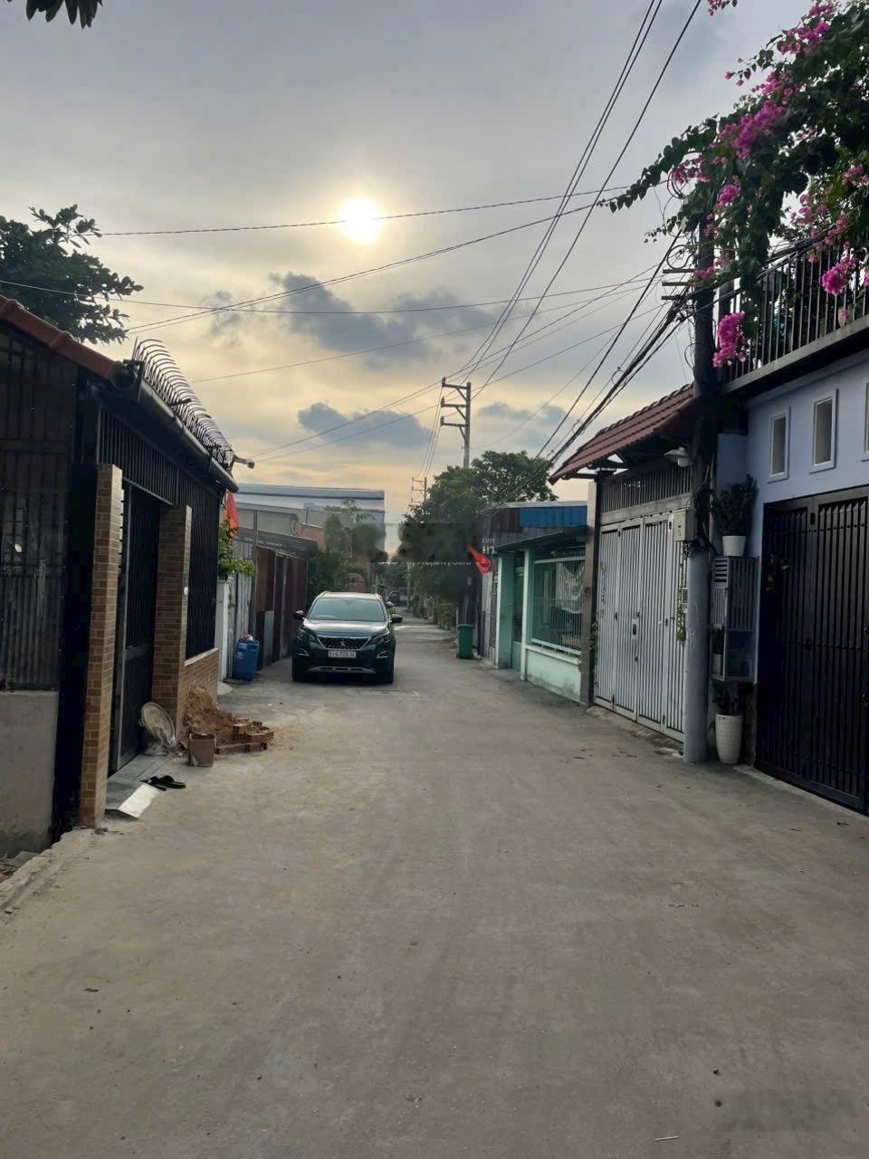 nhà gần hà huy giáp thạnh lộc 18,hẻm oto, 4,5x12m, 4pn-5wc nội thất cao cấp.giá 5tỷ250