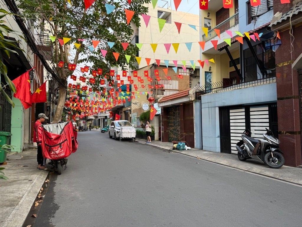 Nhà đẹp 4.6x24. 4 Tầng - Hẻm 10m, Khu Etown Cộng Hoà.