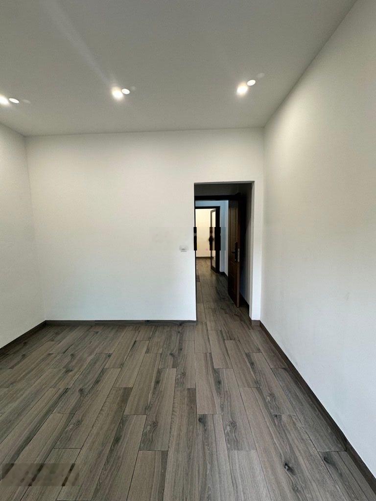 Bán nhà Đông Thiên - Lĩnh Nam 36M2 6tầng 8PN chỉ 8,5tỷ dân xây mới keeng 50M ra phố