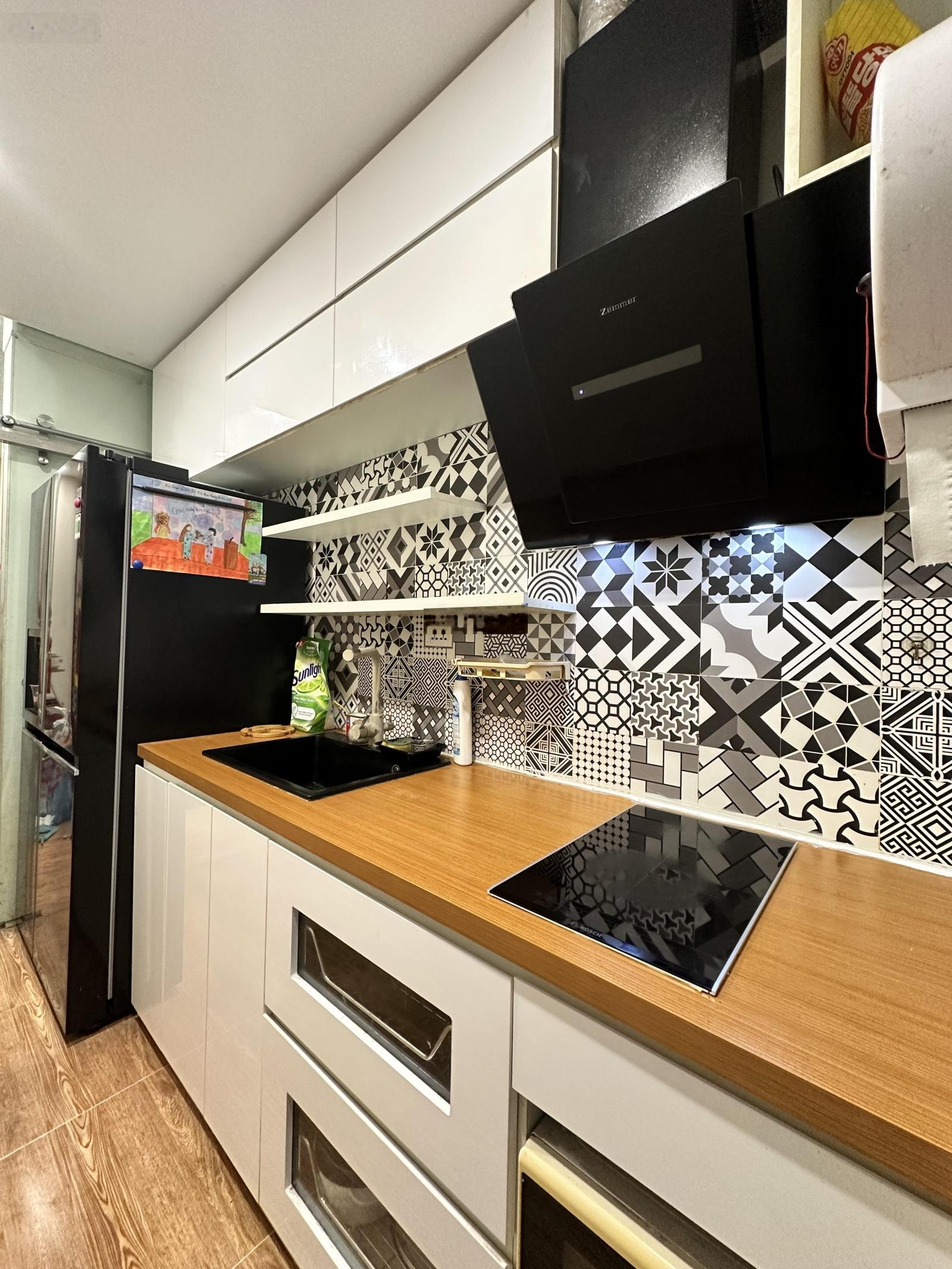 Toà CT1-tầng trung, căn 2 ngủ, dt 70m2, chung cư Thái Hà-Constrexim, Phạm Văn Đồng.