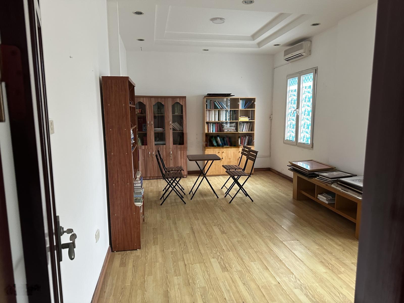 Chính chủ cho thuê nhà 53mx5 tầng,ngõ 135 Bồ Đề ô tô qua,vị trí đẹp làm văn phòng