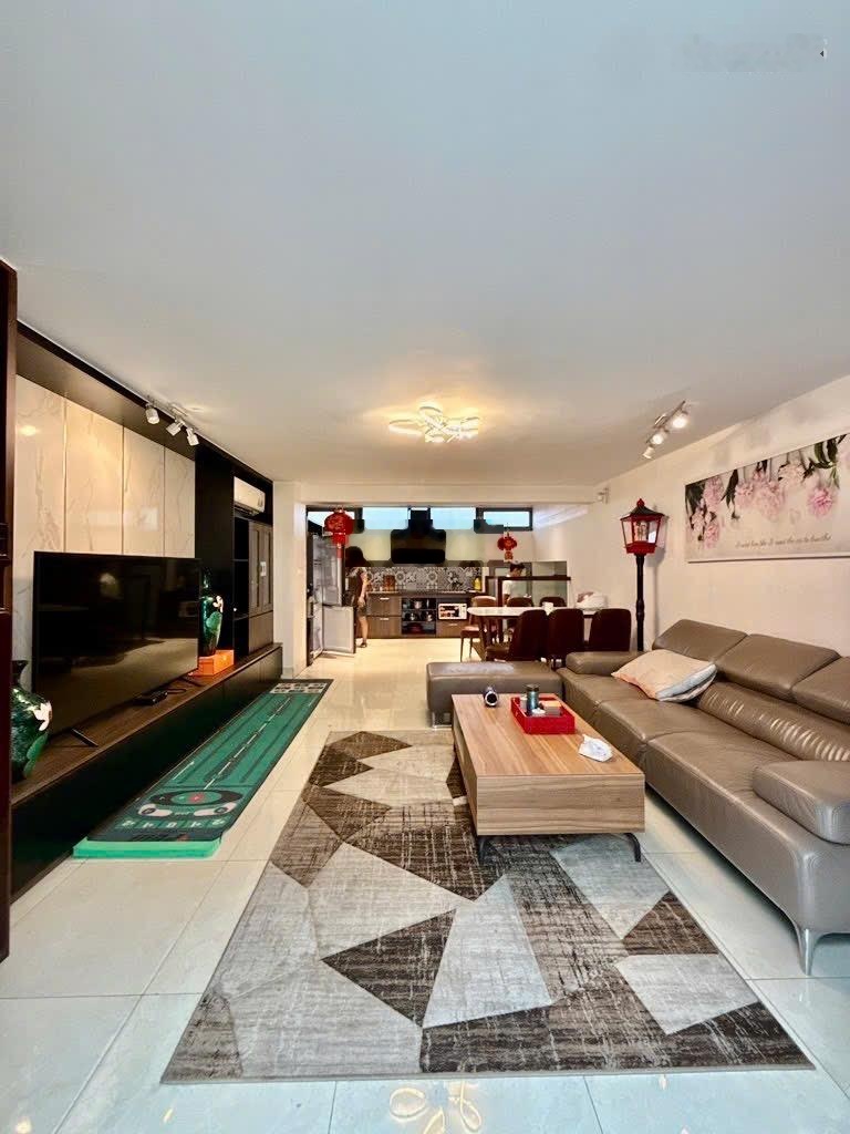 Hạ Chào 4 tỷ Bán Gấp Biệt Thự VINHOMES RIVERSIDE- hơn 50 tỷ- THANG MÁY-FULL NỘI THẤT-178m2