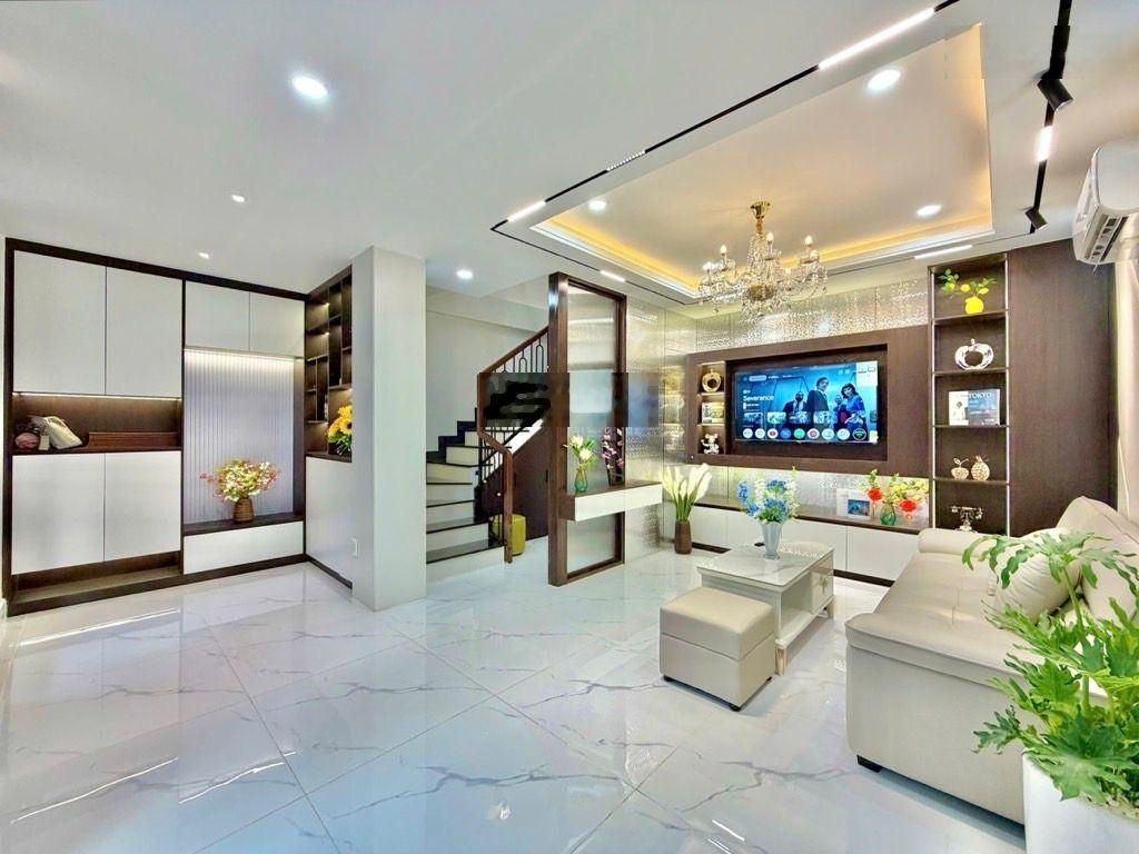 Hxh thông thích quảng đức - 5 tầng - full nội thất - chỉ hơn 8 tỷ