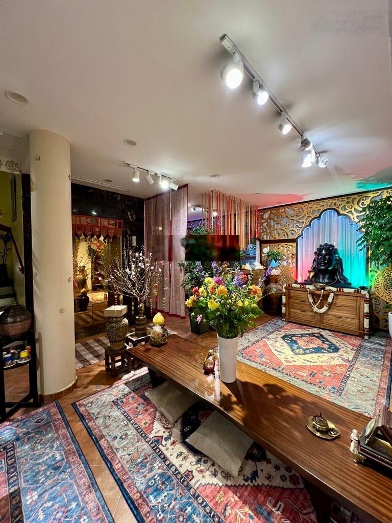 Một tuyệt phẩm giữa trung tâm cầu giấy - khu phân lô cán bộ - ô tô thang máy - ở và làm văn phòng