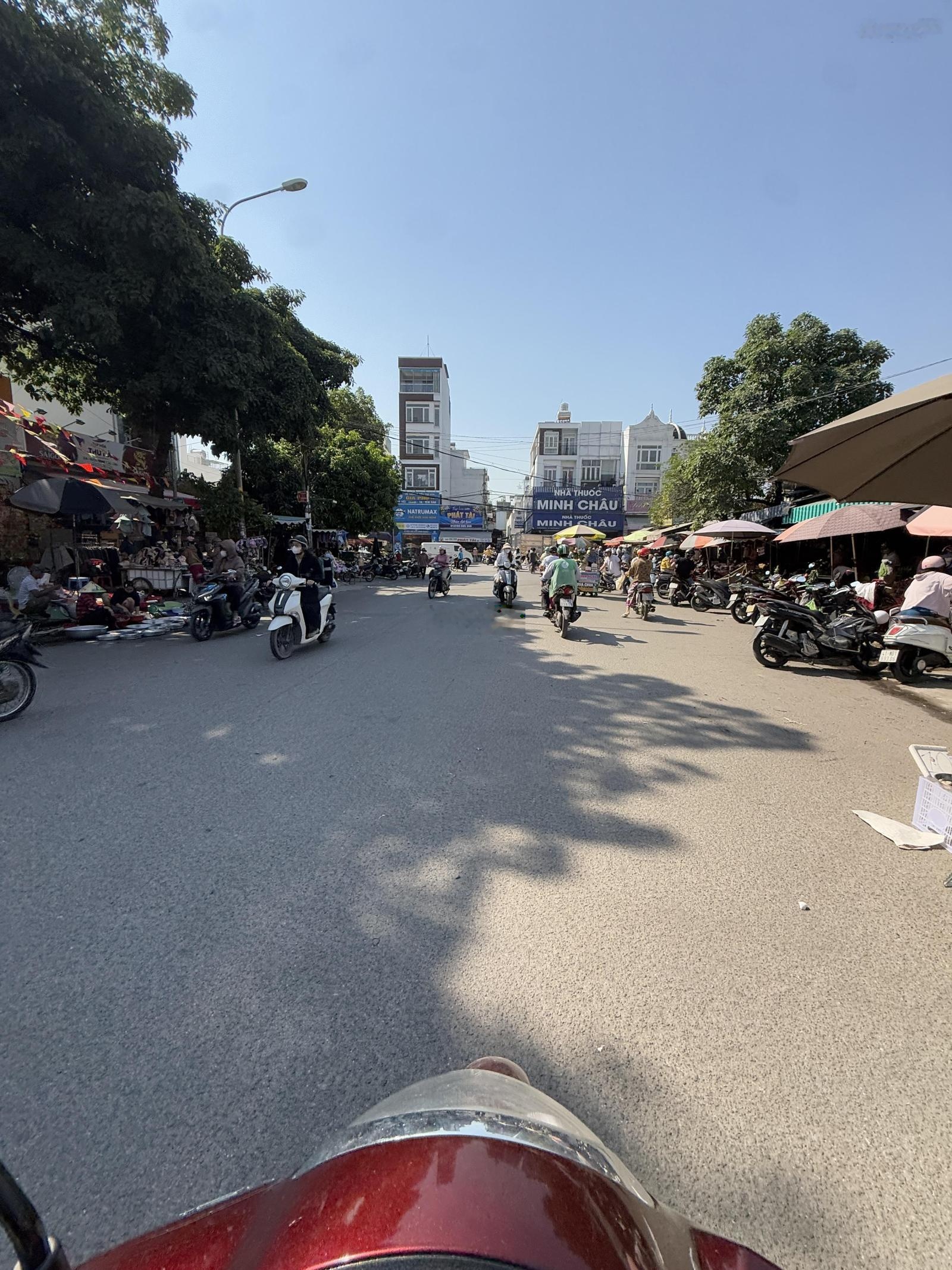 Cực hiếm- gần aeon tân phú- nhà 3 tầng đẹp ở ngay- dt: 4,5 dài 20- hẻm 7m- chỉ hơn 6tỉ