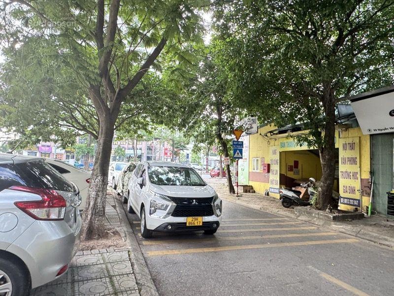 Mặt phố p Việt Hưng 95 m2 7 tầng thang máy 25 tỷ vỉa hè oto,,kinh doanh, dòng tiền 600tr/năm