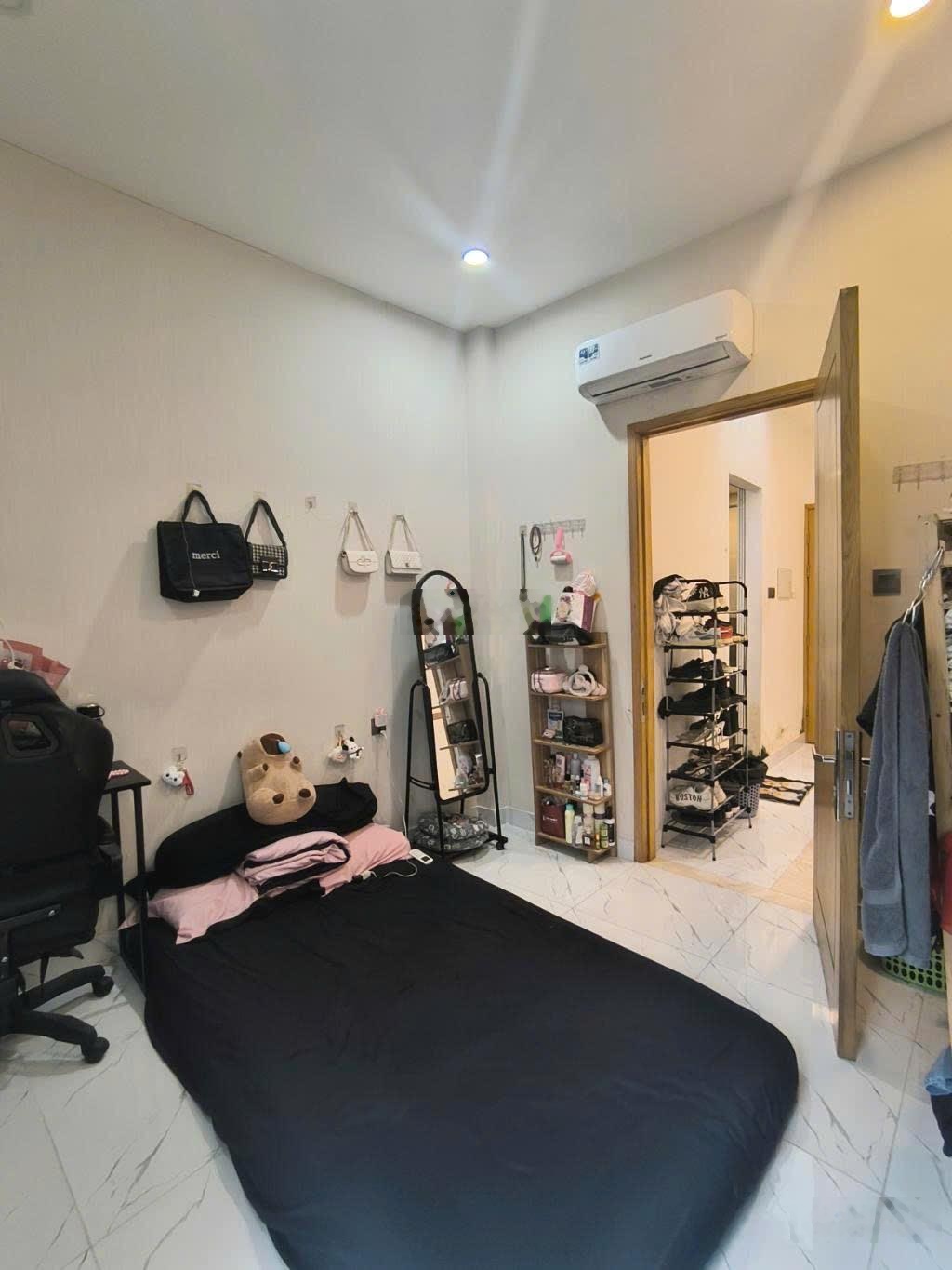 Bán nhà lê văn sỹ hẻm nhựa xe tải sạch đẹp, 2 mặt hẻm trước sau, 3 tầng, vuông a4, 40 m2,8 tỷ