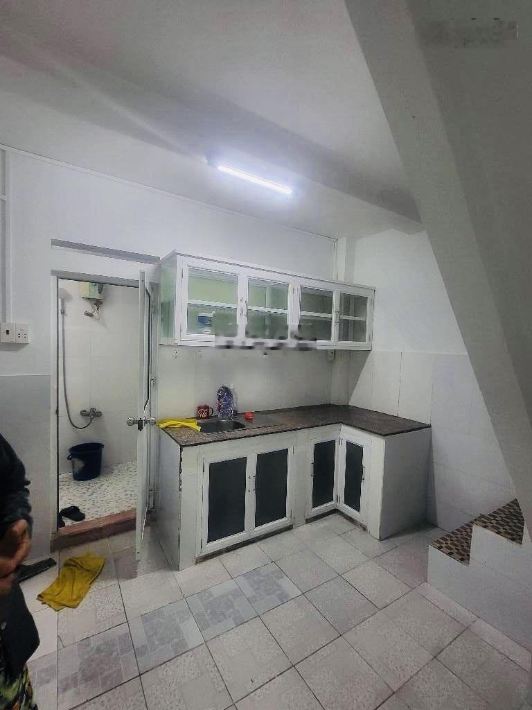 Q.1 - bến chương dương - nguyễn văn cừ - - 2 tầng - 30m2 - khu dân trí cao - sổ riêng - chỉ 6,5 tỷ