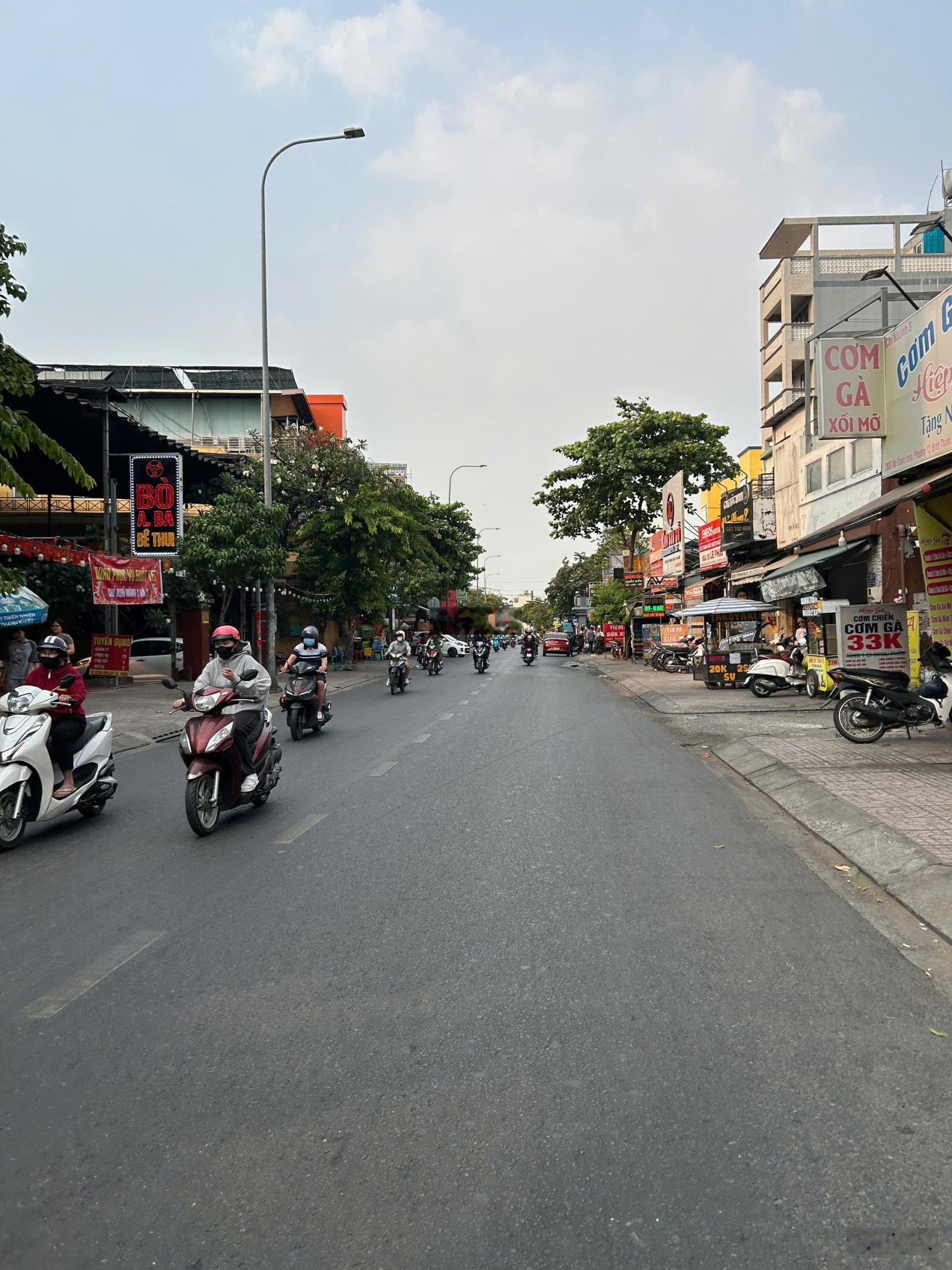 Bán gấp nhà mặt tiền đường Phan Văn Trị phường 11 Quận Bình Thạnh