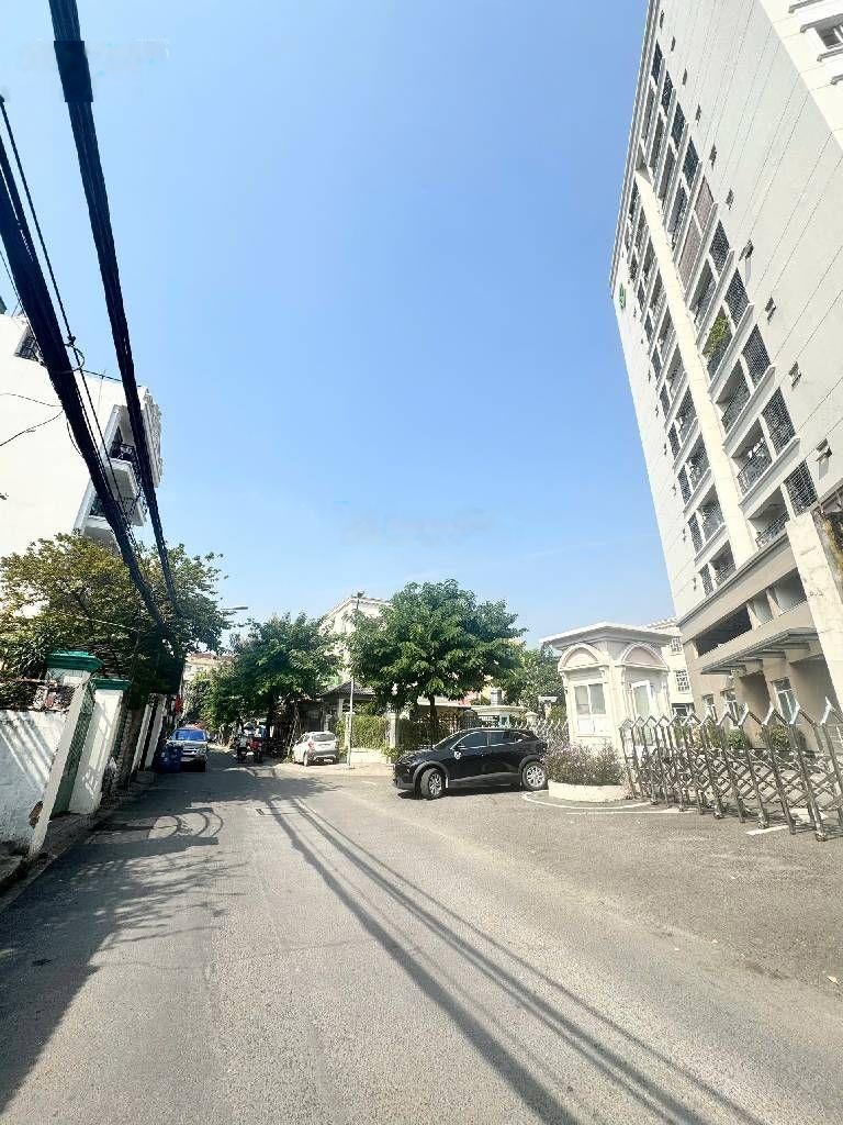 Nhà mới 4 tầng hxh đỗ xuân hợp 4pn sân- chỉ 9.x tỷ