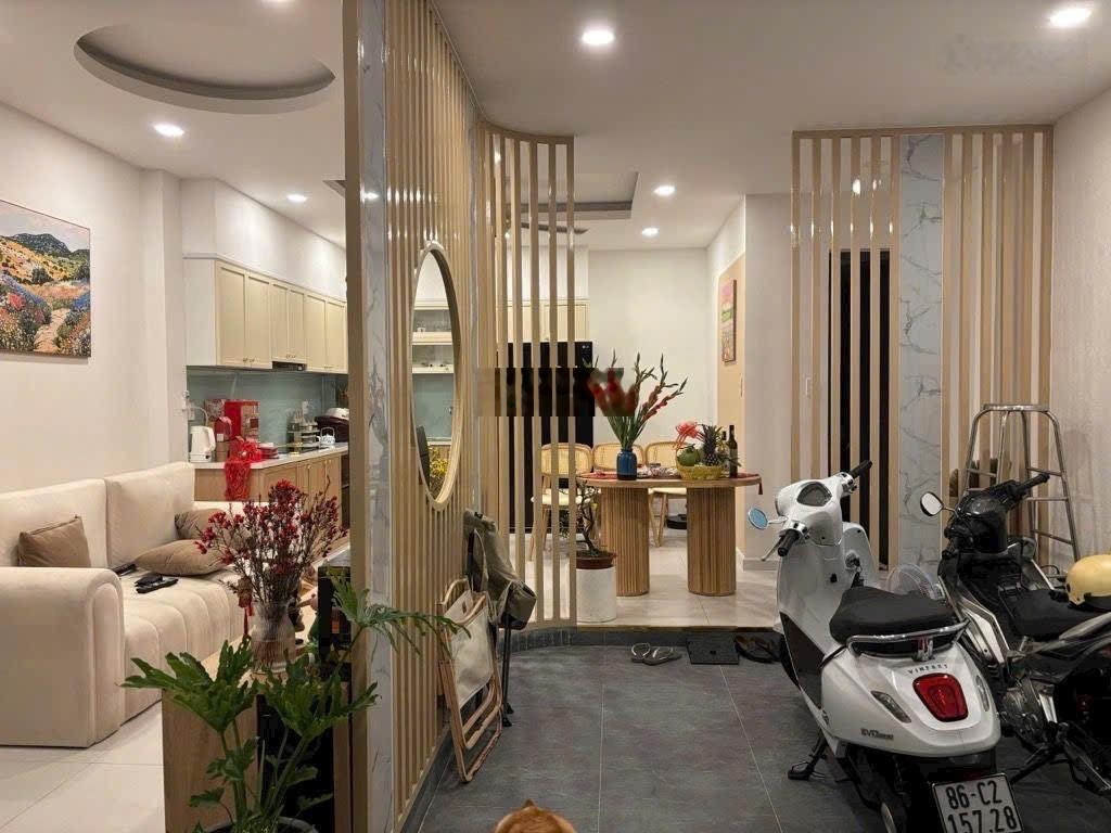 HXH Lê Đình Cẩn - Gần chợ - Giáp Tên Lửa. 1 trệt 1 lầu. 2pn 2wc. Shr. Chỉ 5,55 tỷ TL