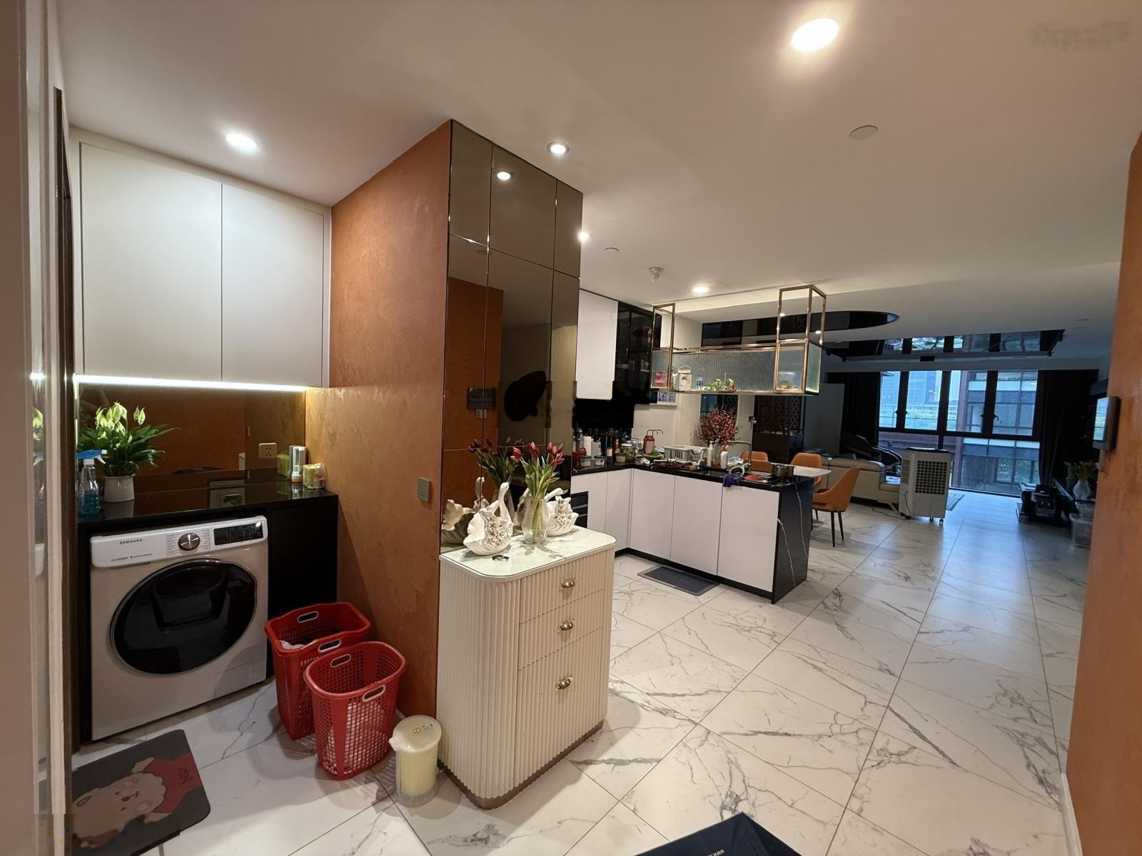 The Galleria - Metropole: Bán căn hộ 3PN DIỆN TÍCH LỚN GIÁ TỐT - View nội khu hướng cầu Bason