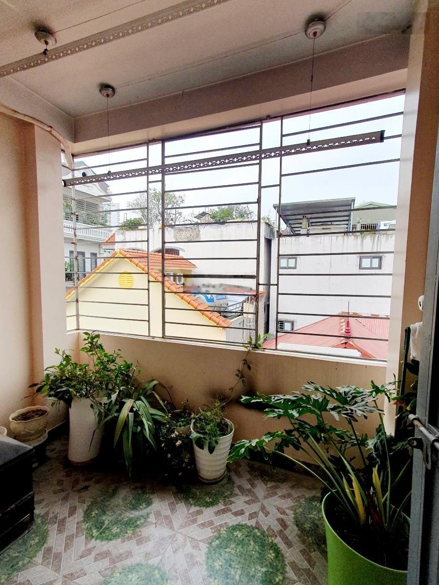 5m ra ô tô tránh! Lạc long quân, dân xây chắc chắn, ngõ thông, 33m x 5 tầng chào 8,6 tỷ.