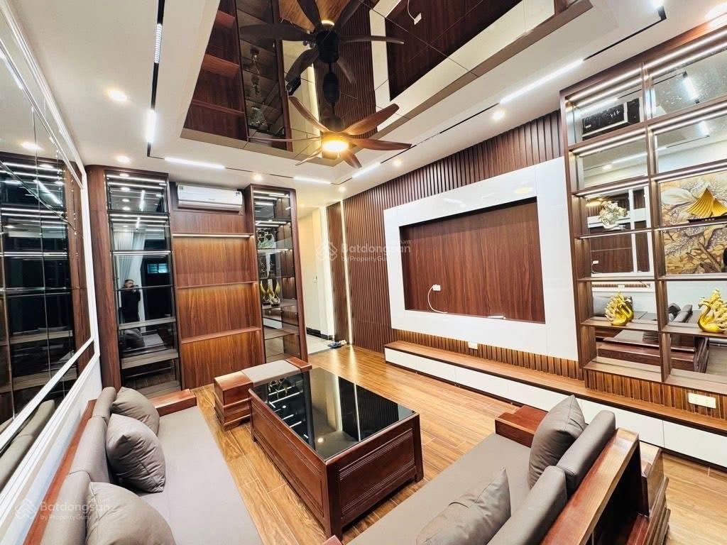 Chính chủ bán căn Nhà Phố Lĩnh Nam- Vĩnh Hưng - Thang máy 6 Tầng - ô tô đỗ cửa - giá 7,5 tỷ