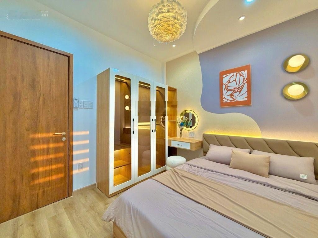 Nhà xinh ngang 5,3 m cách mặt tiền hoàng hoa thám 50m, hẻm ô tô chạy tới n.hà , giá 5,25 tỷ