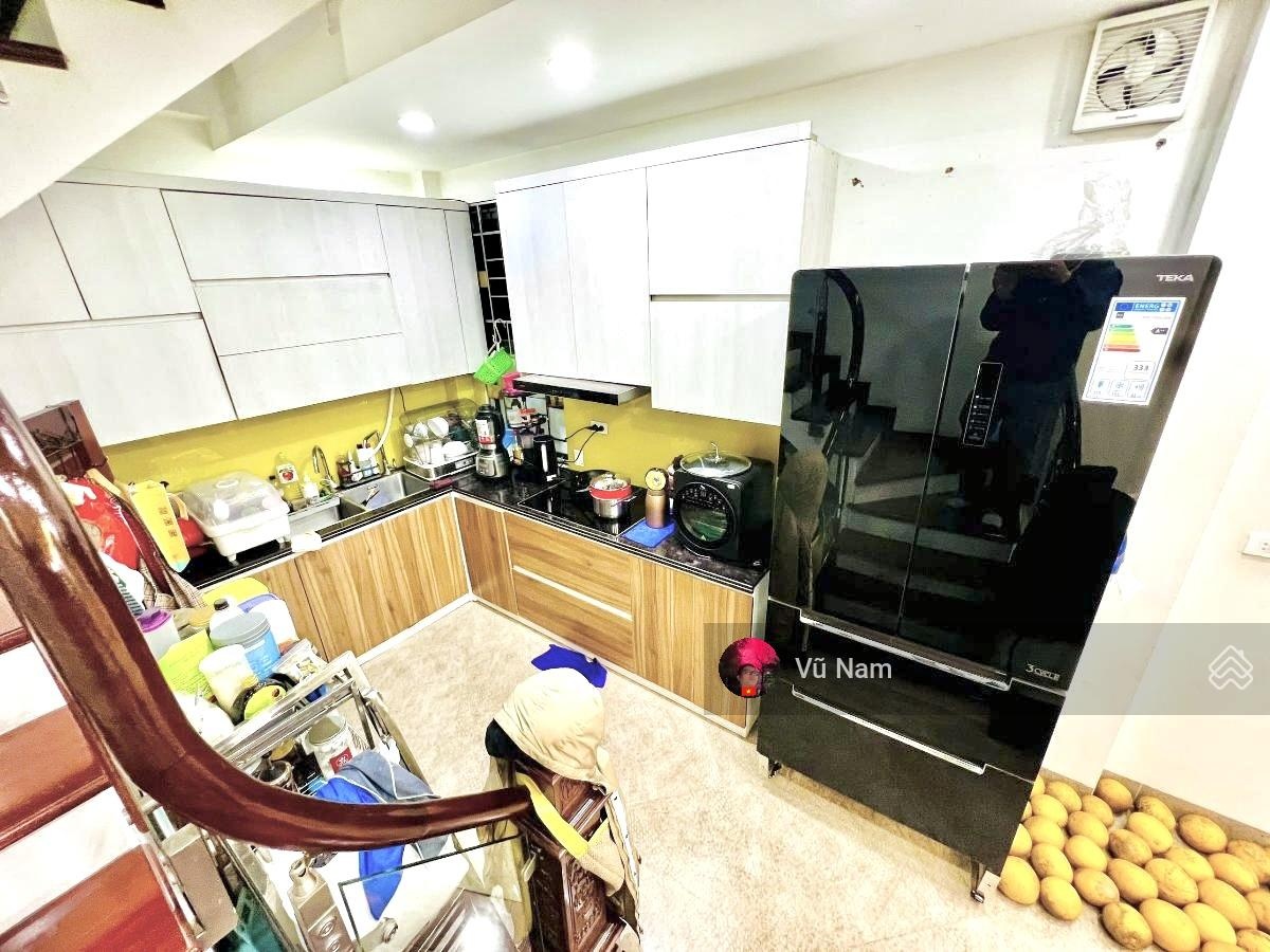 - Bán nhà đẹp P Tôn Đức Thắng, Mặt ngõ KD, Lô Góc - Ba Gác - Dân Xây DT 44m2 Giá: 14 tỷ TL