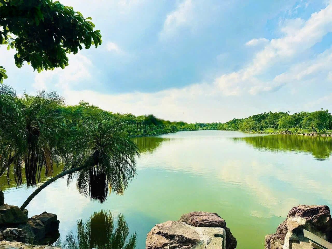 Chính chủ ra hàng 1 lô duy nhất LK5 Vườn Hồng. LH 0945288128