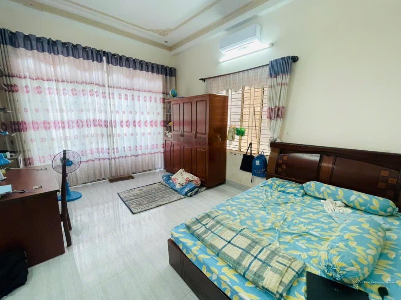 Bán gấp nhà trung tâm Q10, gần vòng xoay Dân Chủ 100m2, 5x20m, 4 tầng BTCT 7 PN nhỉnh hơn 8 tỷ