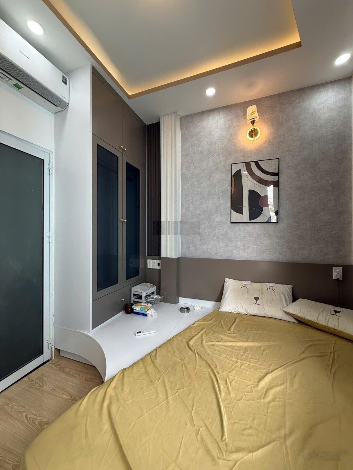 Bán nhà mặt tiền Phú Nhuận, 3 lầu, ô tô đỗ cửa, giá 3.7 tỷ