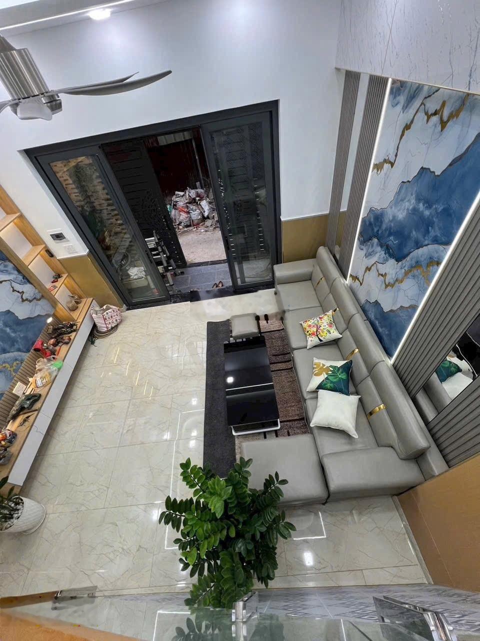 Nhà 1 trệt - 2 lầu - 4 phòng ngủ - tặng nội thất - 5,25 tỷ - 4.5x12 - Thạnh Xuân 18