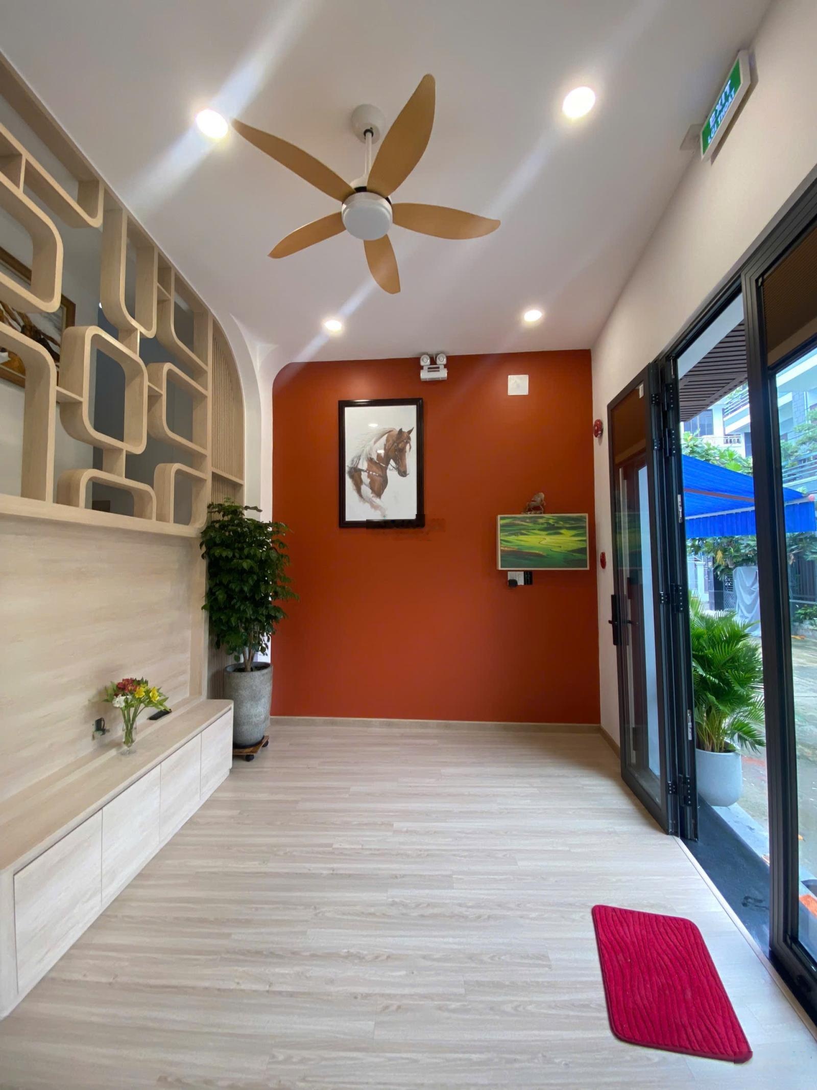 Bán nhà mới dạng homestay 3 tầng Nam Nha Trang - Có thang máy và tặng nội thất