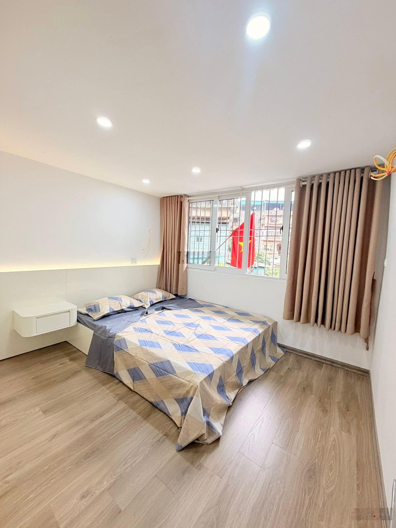 Tập thể Nam Đồng, khu D, T3, 65m2 (24 m2 sổ đỏ), 2 ngủ, 4. X tỷ