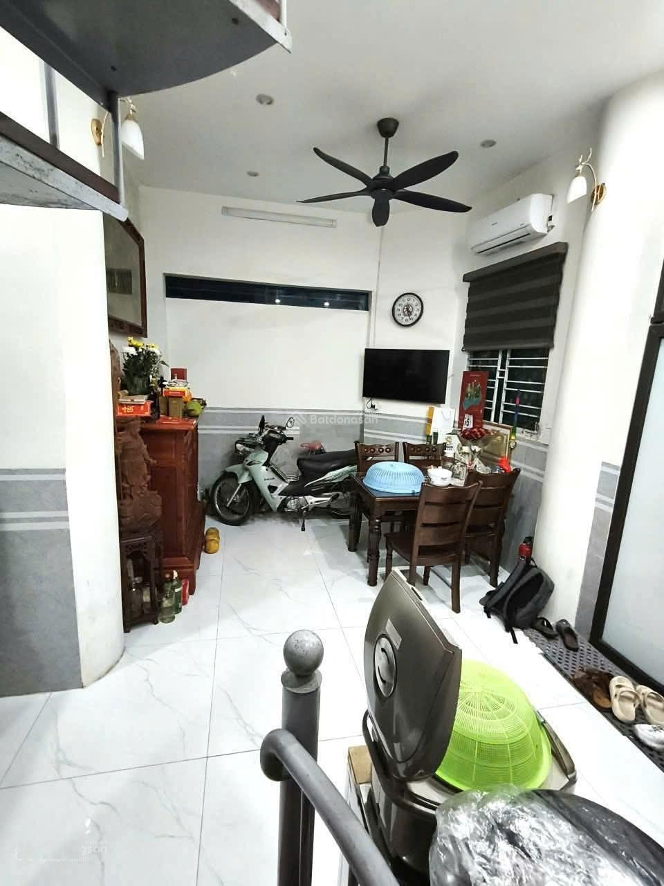 Nhà Đội Cấn, Ba Đình 30m2x5T lô góc, sát phố: 40m, sổ đỏ: Giá: 5,8tỷ(ảnh thật)