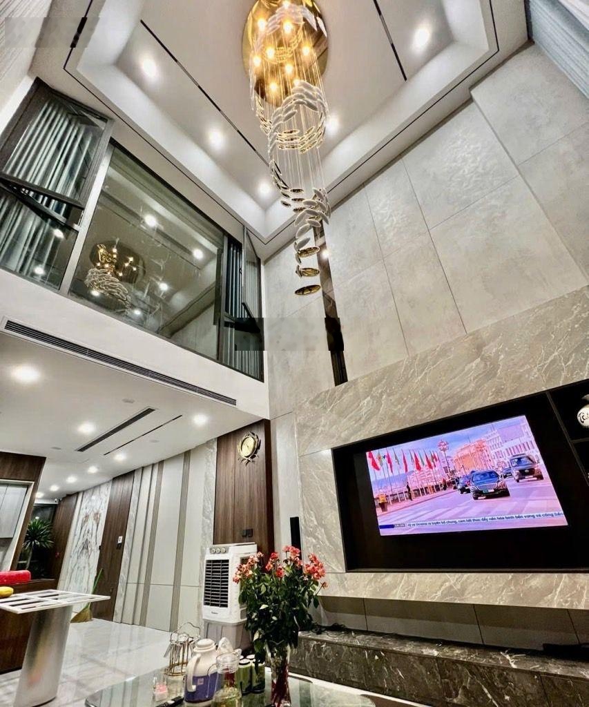 Bán nhà trung tâm Ngọc Thuỵ vỉa hè kinh doanh