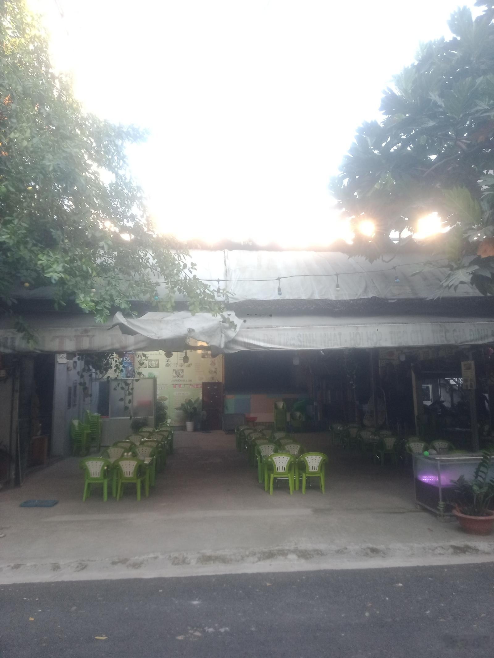 Đất đẹp đối diện công viên 10mx11m tặng quán mái lá