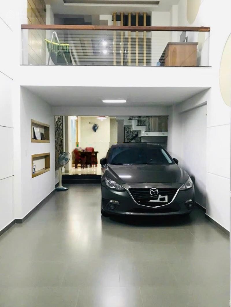 Bán nhà 5 tầng, ở ngay, HXH đường Gò Cát, phường Phú Hữu, Quận 9. DT 72m2 (4 x 18) - 5,8 tỷ