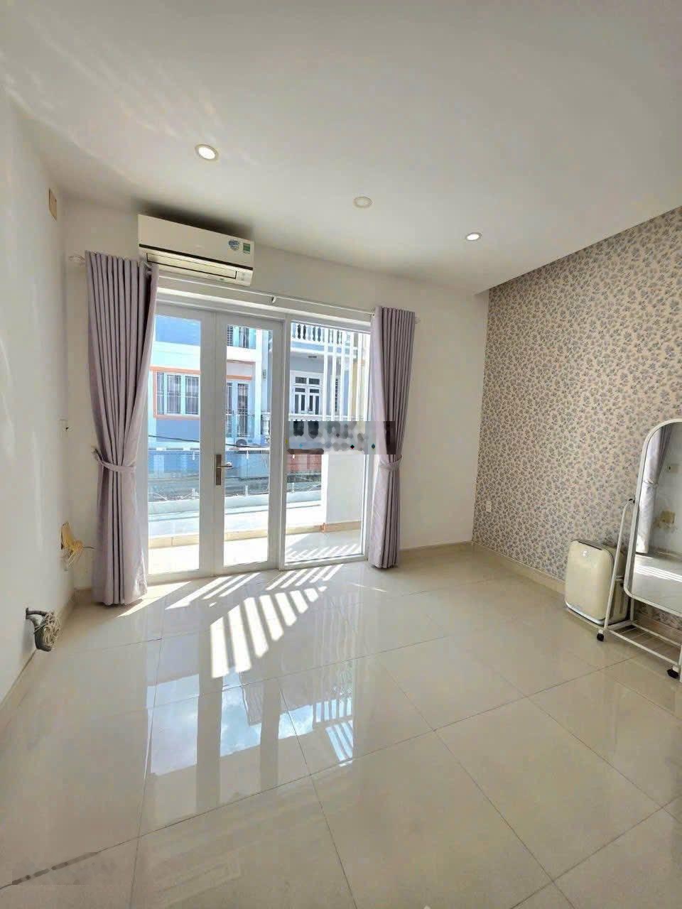 Bán Nhà Âu Dương Lân 62m2 - Xe Hơi Đỗ Cửa - Mua Ở Đón Tết - Chỉ Nhỉnh 6 Tỷ