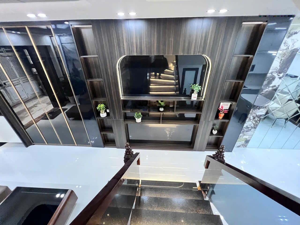 Bán nhà võng thị tây hồ 55m 5 tầng lô góc 2 mặt thoáng ngõ thông ô tô 50 m ra hồ đi dạo.