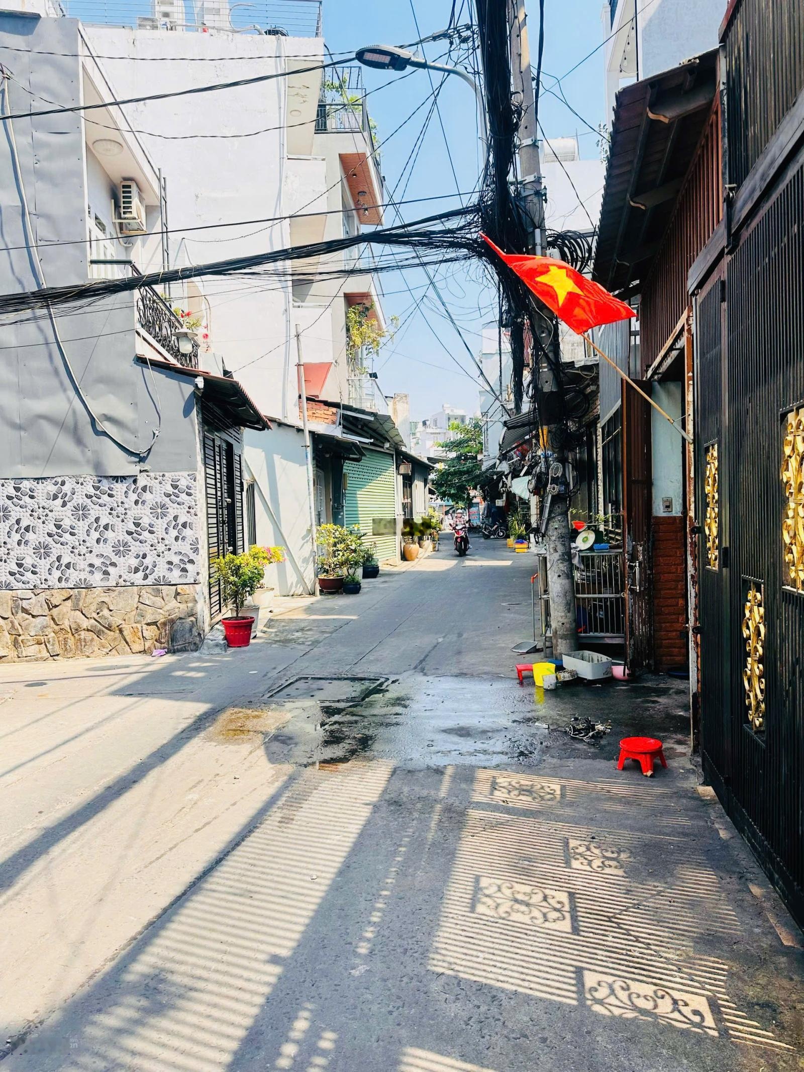 Bán Nhà HXH Gần Aeon Mall Quận 8 - 68m2 - Nhà Trống Ở Ngay - Chỉ Nhỉnh 6 Tỷ