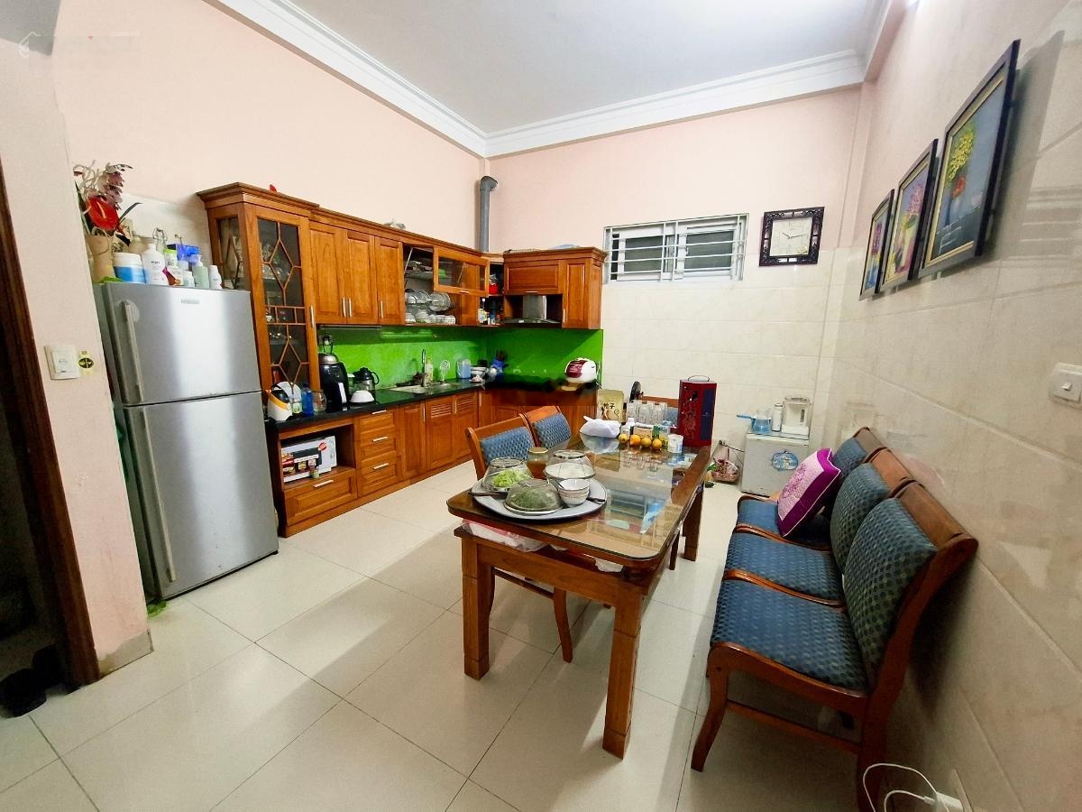 10m ra MP Ngọc Khánh! Ngõ thông, MT rộng 5,1m, nhà đẹp 5 tầng x 40m2 chào 10,95 tỷ.