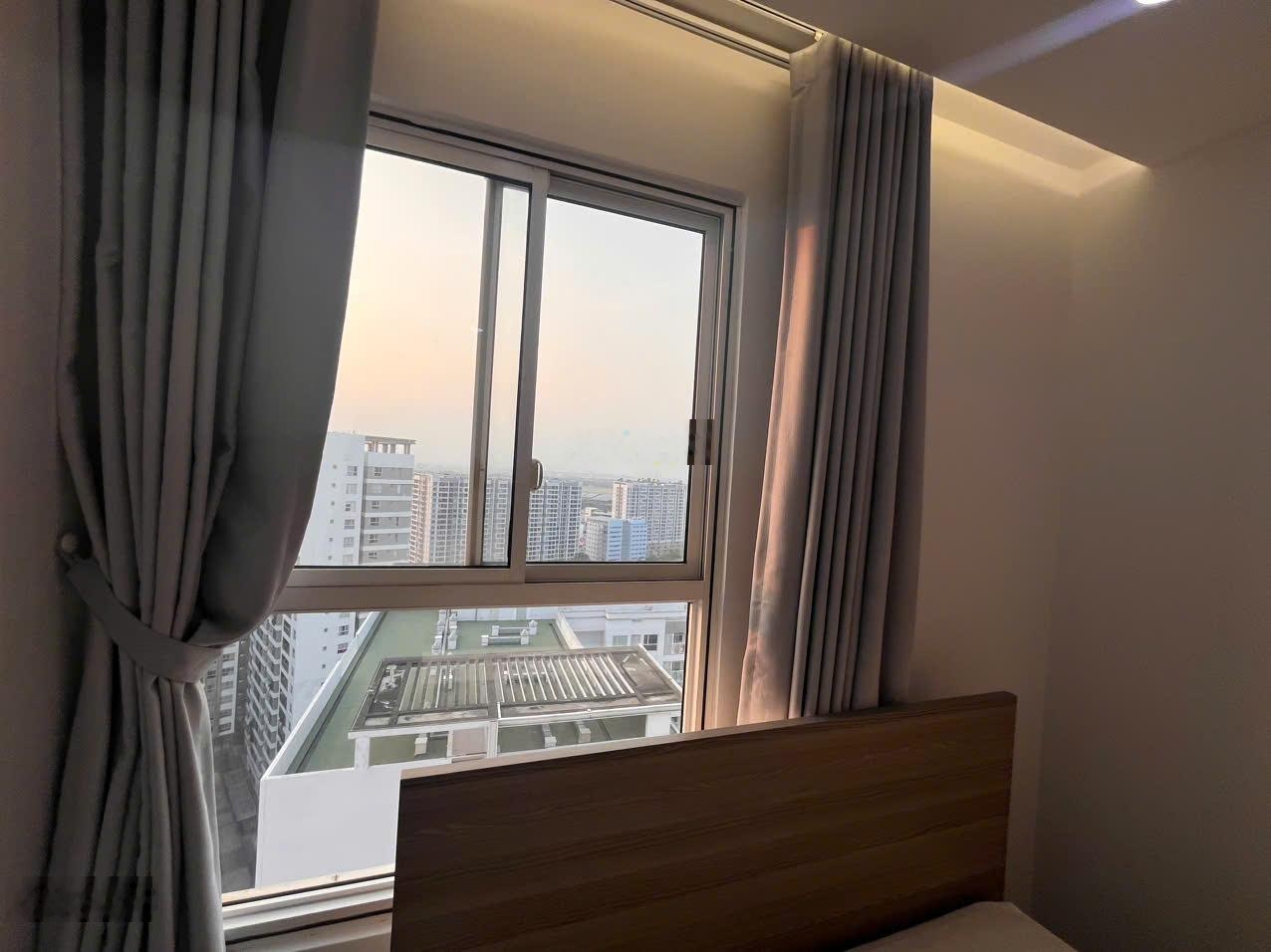 Cho thuê căn hộ Orchard Parkview, 85m2, 3PN, 2WC, nội thất, Có suất ô tô, giá 22tr/th. 0976028738