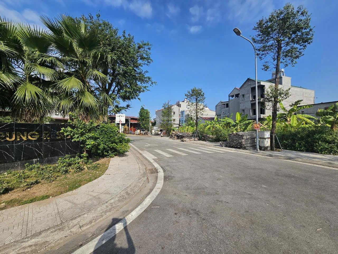 Bán lô nhìn vườn hoa dự án Yên Trung Residence giá tốt cho nhà đầu tư. DT 97,5m2 MT 5m. Giá 2,68 tỷ