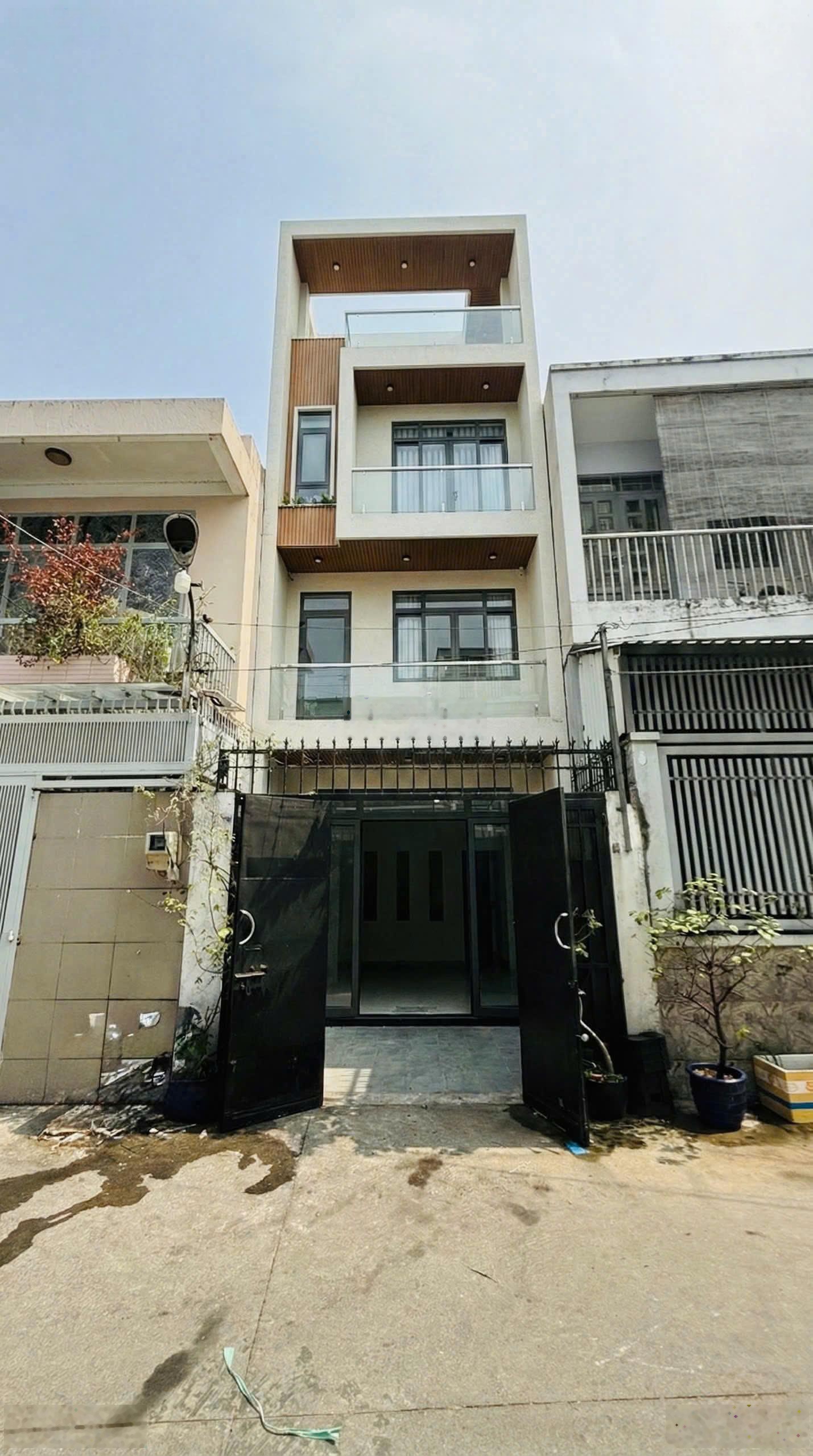 Bán nhà hxh 6m sát mặt tiền nguyễn xí hẻm 2 xe hơi né nhau gần trục phạm văn đồng 52m2 giá 7,9ty tl