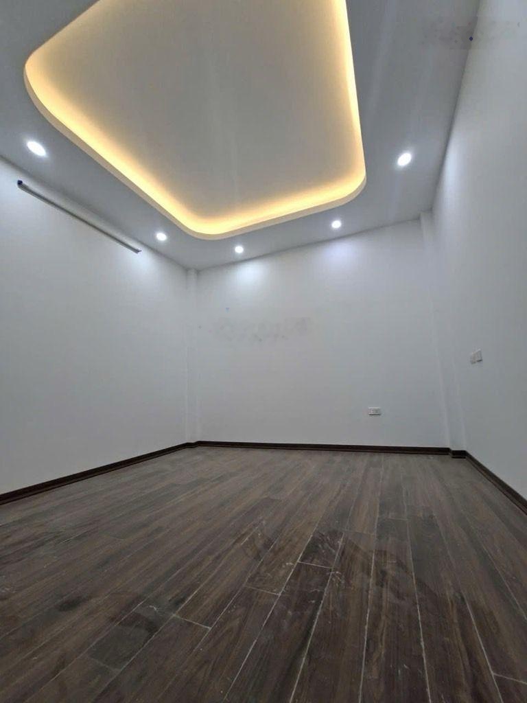 nhà đẹp Cự Khối, 48,1m2 x 5 tầng tháng máy x 8,5 tỷ