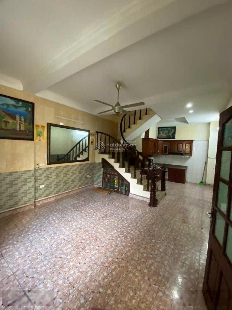 Nhà Hoàng Hoa Thám, ô tô đỗ cửa (tránh nhau luôn), 2 mặt ngõ thoáng rộng. SĐCC, Giá chào 12.2t