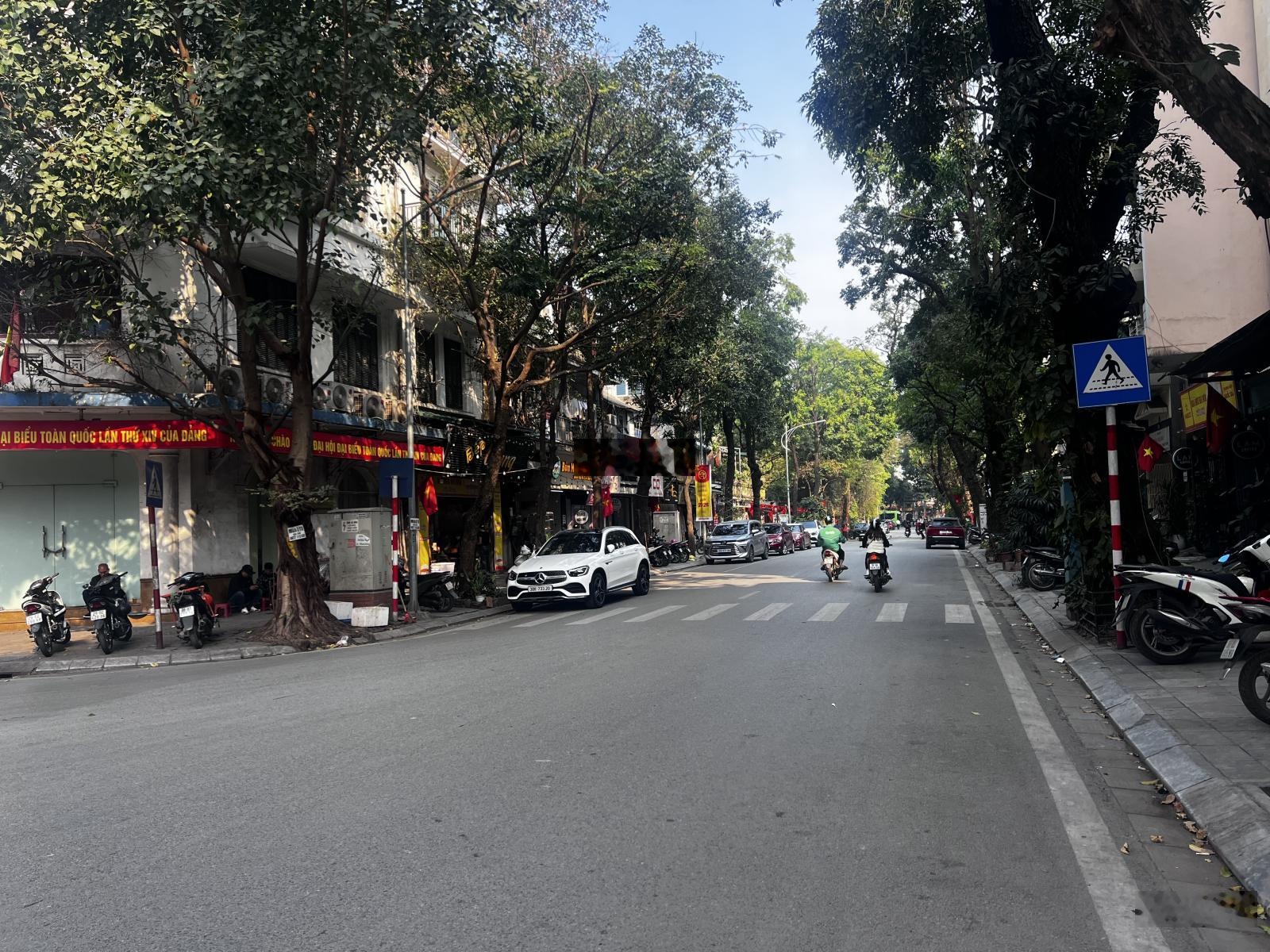 Bán NP tại Nguyễn Thượng Hiền, 350 triệu / m2, 23m2, 2PN, 1WC