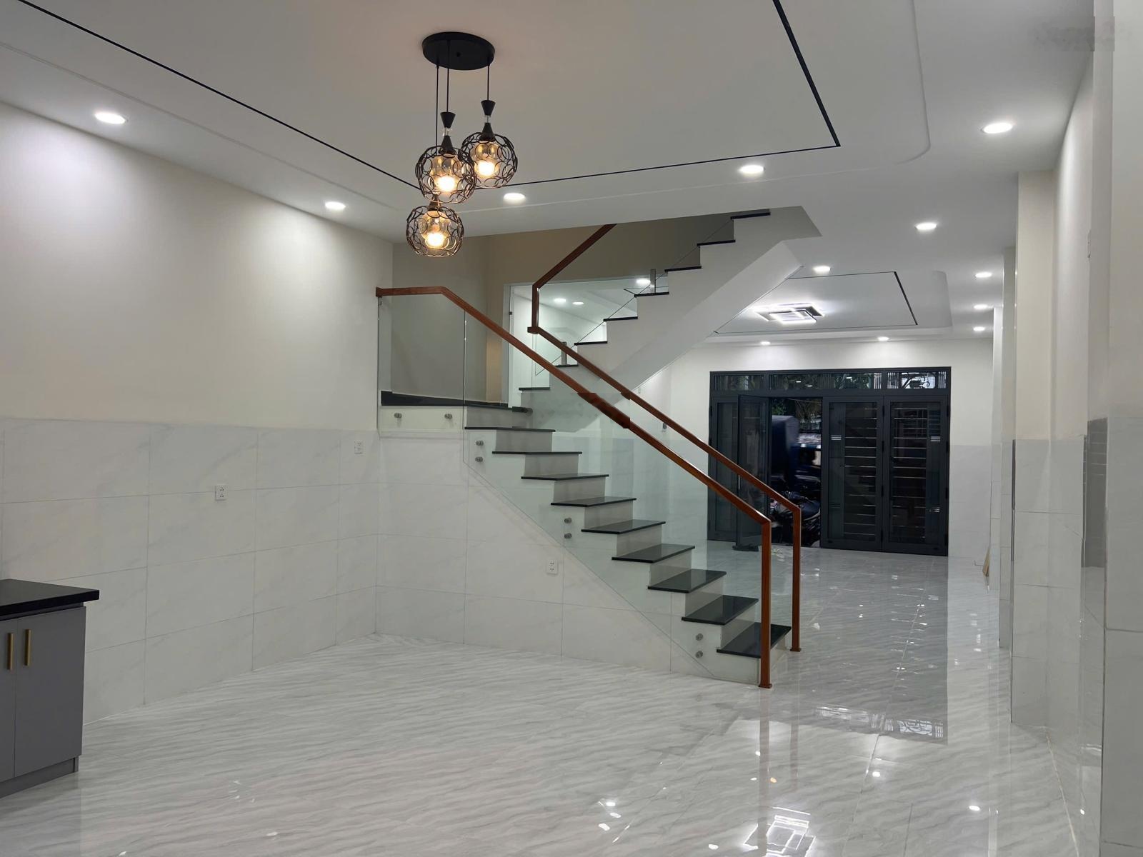 Bán nhà 2 tầng 1 tum mặt đường Điện Biên Phủ, Vĩnh Hoà, Nha Trang. Dt 74m (ngang 5m) - Giá 11,8 tỷ