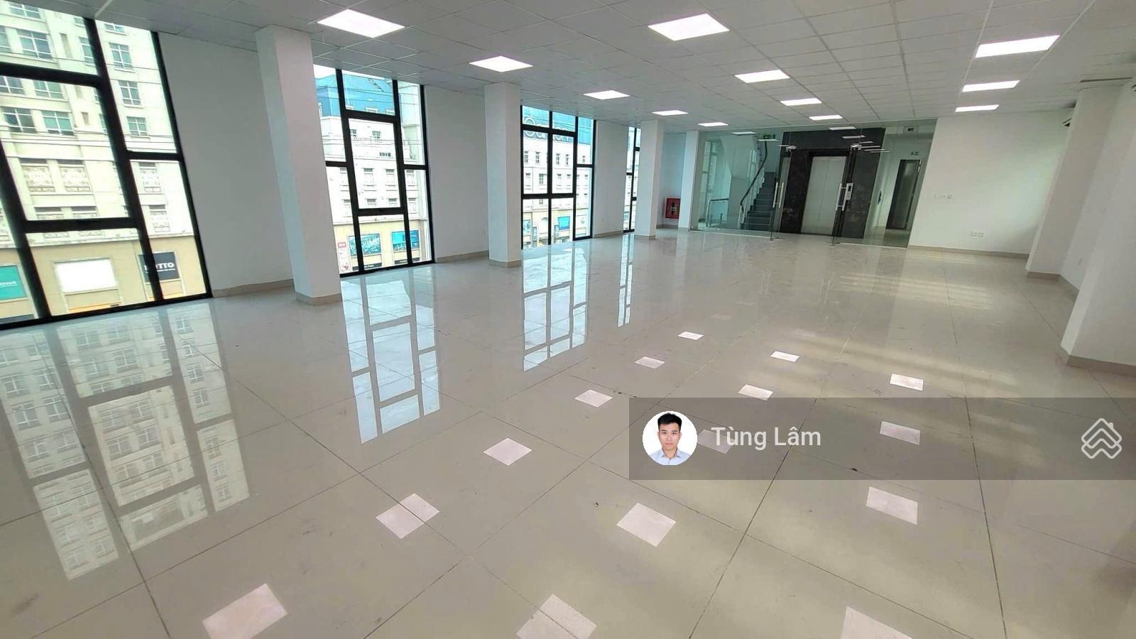 Cho thuê VP mới xây Mặt Phố Nguyễn Khang - Ngay ngã tư Cầu giấy DT 300m2/sàn