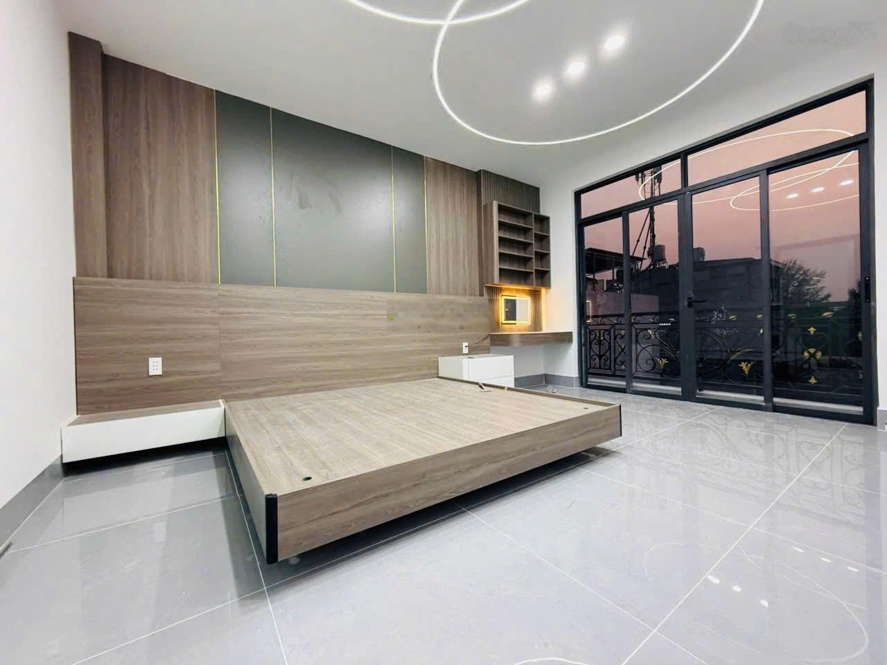 Nhà mới 5 tầng, 4PN, hẻm xe hơi 8m ngay chợ Long Trường, Q9. 6.5 tỷ