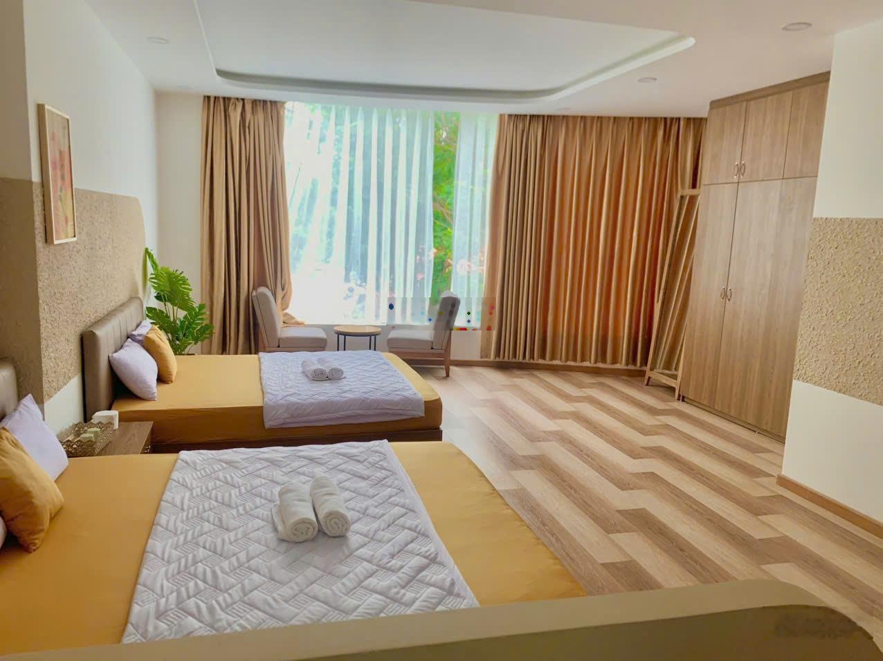 Bán khách sạn gần global city doanh thu 100triệu/tháng giá 19tỷ8