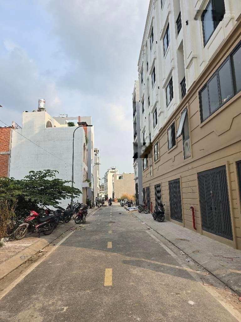 Đất đẹp vuông vức 76m2(4.2 x 18), khu phân lô đồng bộ, hẻm nhựa 8m có lề, xây được 5 tầng, B-Tân