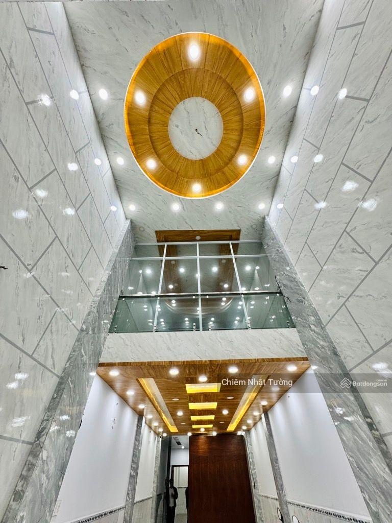 Nhà mặt tiền KD siêu đỉnh, đường rộng 30m, vỉa hè 8m, 7 tầng Thang máy, 4m x 30m(120m2)