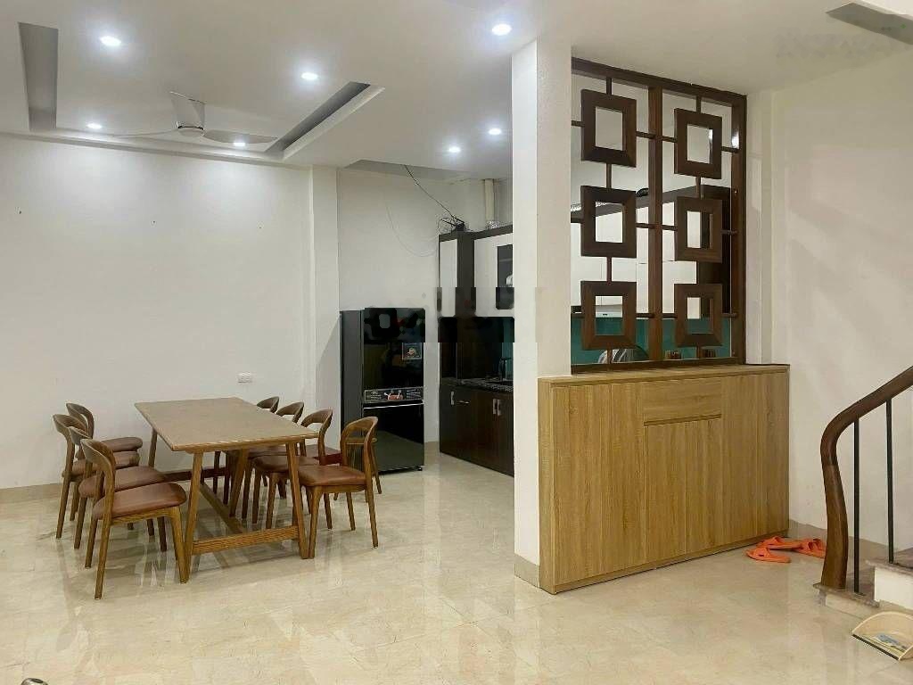 Bán nhà Xuân La, dt39m, mt5m, ô tô vào nhà, lô góc 2 thoáng, gần phố, ô chờ thang máy