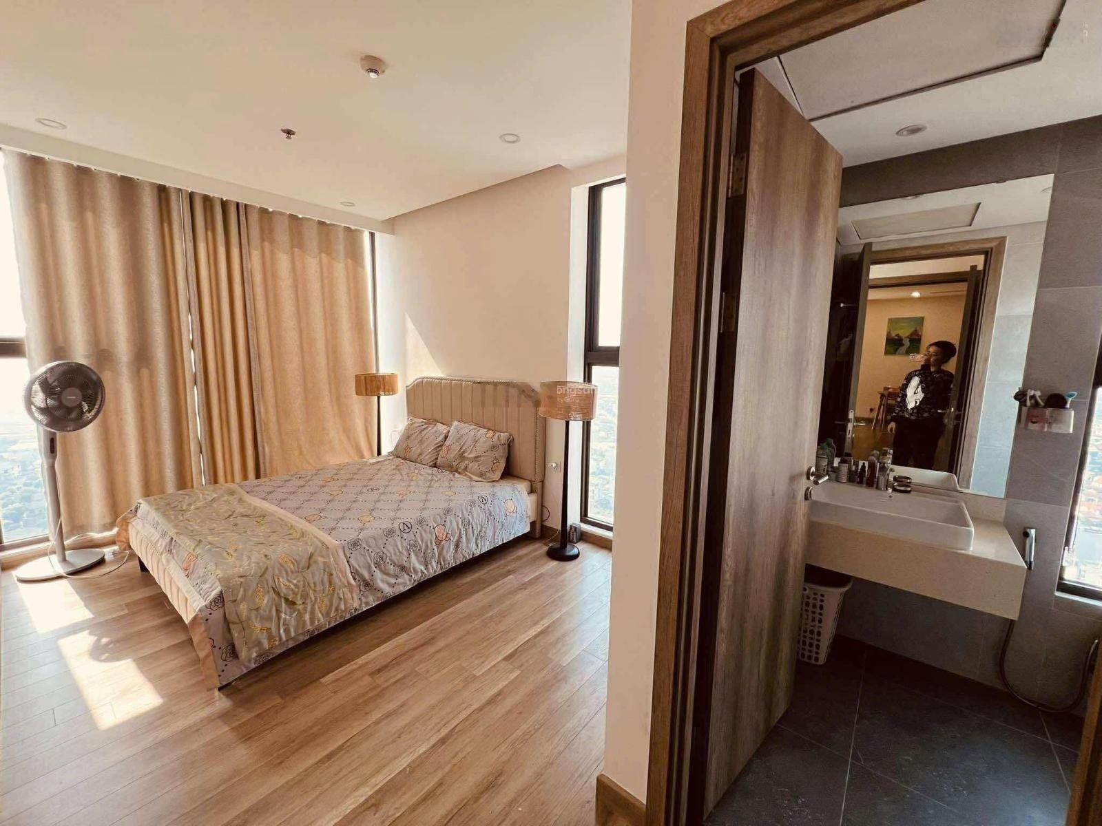 Cho thuê 2Ngủ tại Solforest - trục căn góc duy nhất view được cả Sông Hồng và BT đảo. Ở được luôn