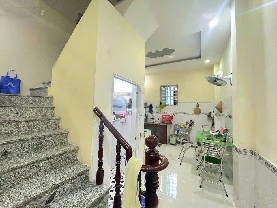 Nhà 1 lầu 1 trệt 2PN giá 3.333 tỷ còn TL ngay trung tâm Dĩ An, giấy phép XD đủ, LH 0975339699