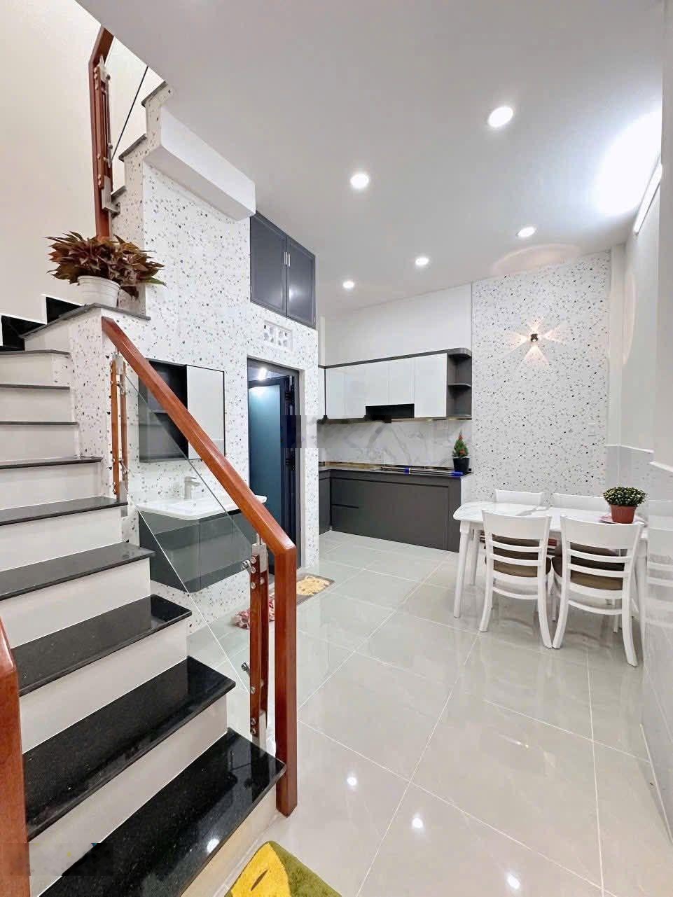 BÁN NHÀ MỚI ĐÓN TẾT GIÁ TỐT BẤT NGỜ** **Nhà đường 18B vị trí đẹp, ở là mê!** Diện tích: 4x8